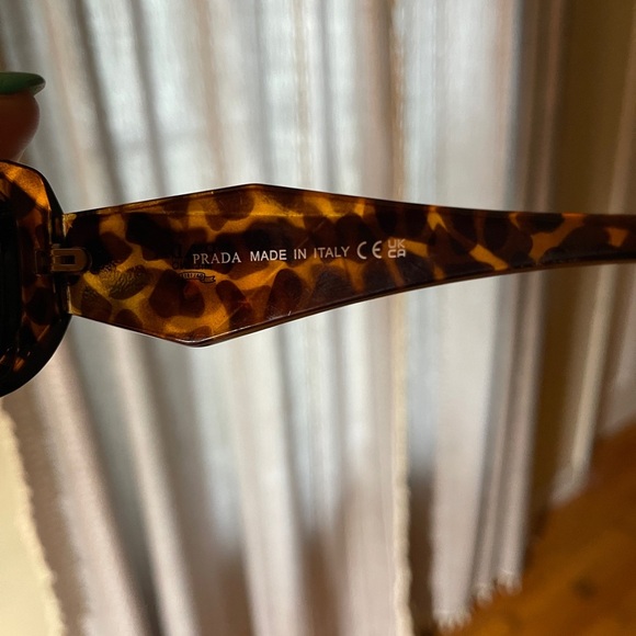 Prada sunglasses - Picture 5 of 8